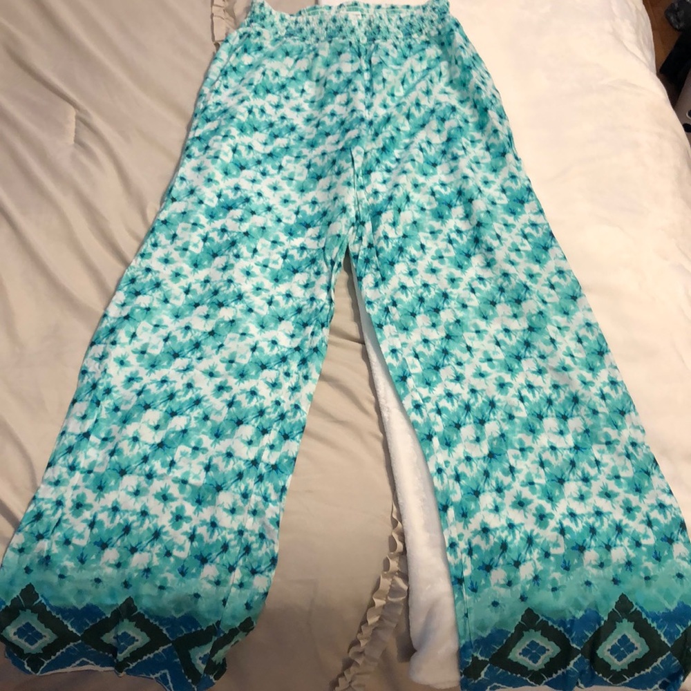 Flowy patterned pants